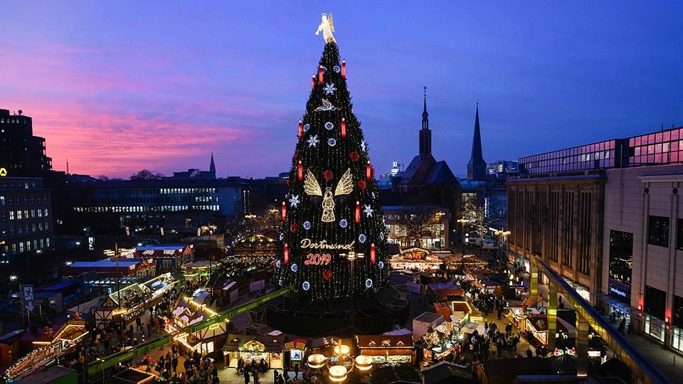El árbol de Navidad más grande ya está en exhibición en Alemania - CGTN en  Español