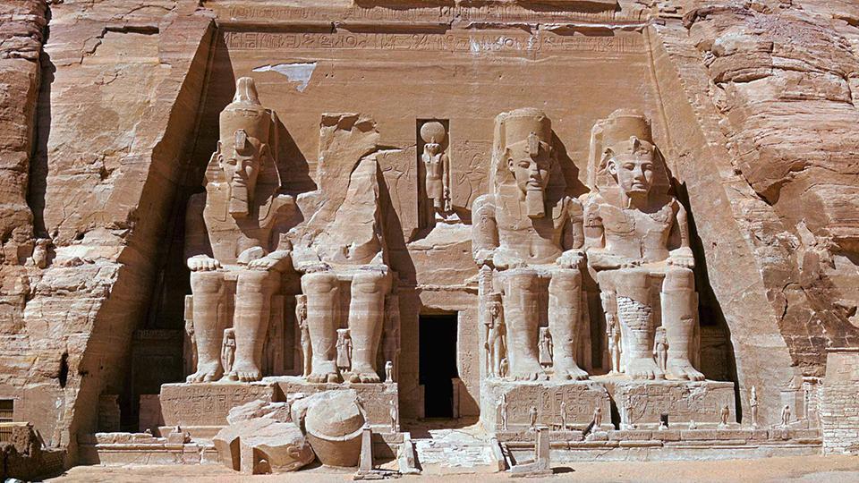 femenino expedición Restaurar Egipto desentierra insólita estatua del rey Ramsés II cerca de las  pirámides de Guiza - CGTN en Español