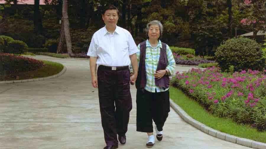 Día de la Madre: Recuerdos de Xi Jinping creciendo con su madre - CGTN en  Español