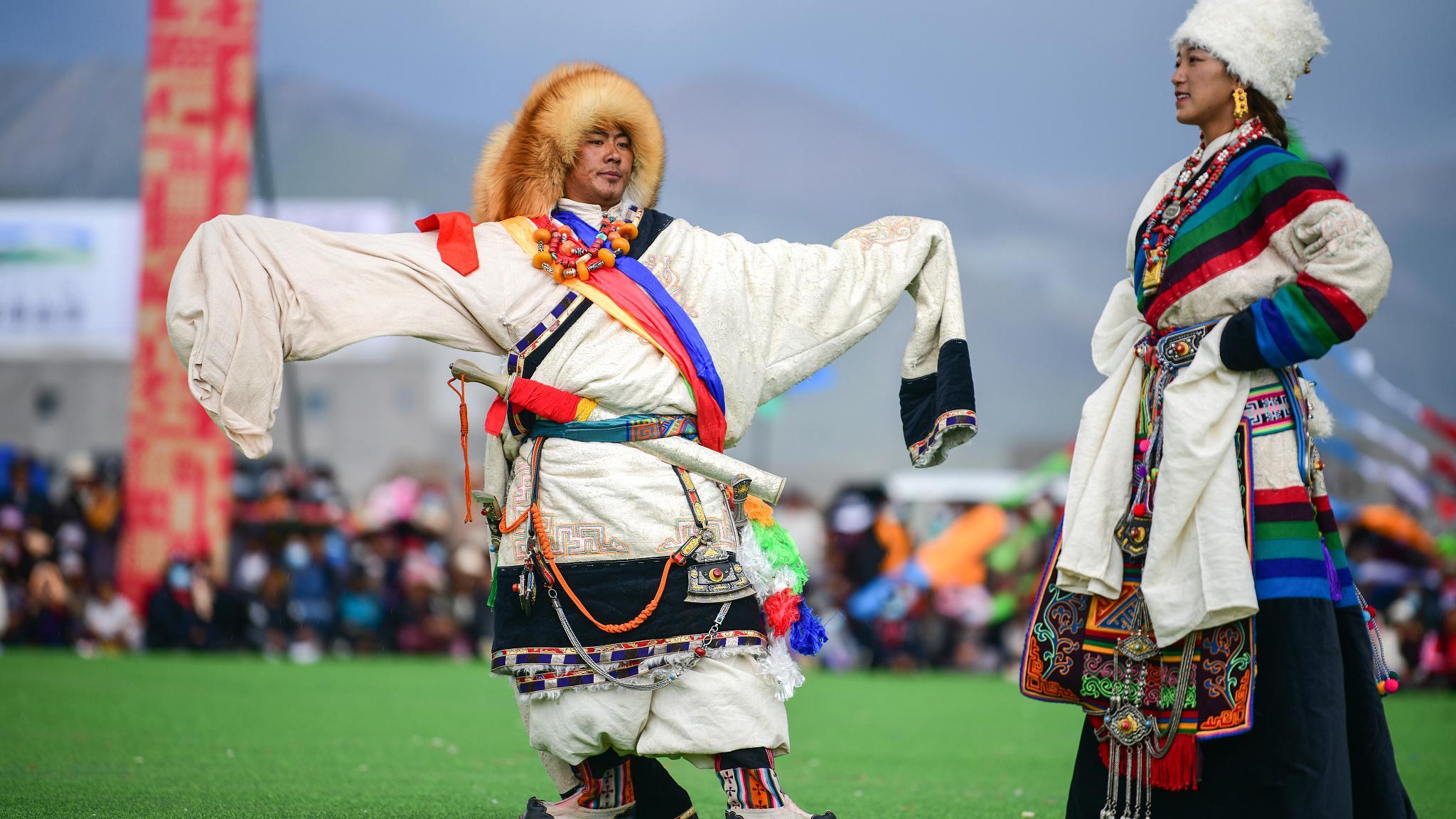 Ingresos más altos permiten a los tibetanos mejorar la calidad de su  vestimenta - CGTN en Español