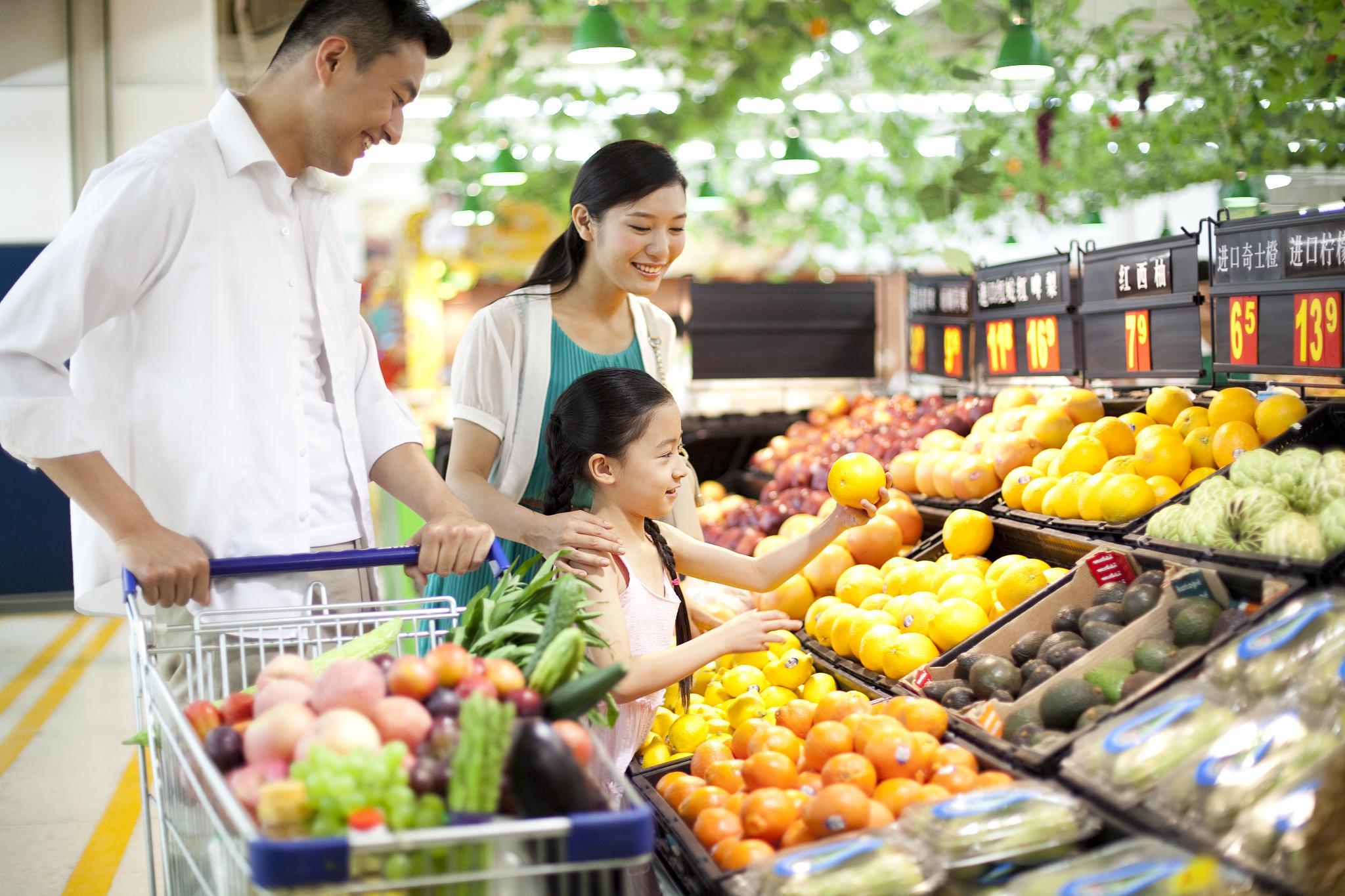 Asia shopping. Семья в супермаркете. Люди в Маркете. Рынок фон. Семья в супермаркете азиа.
