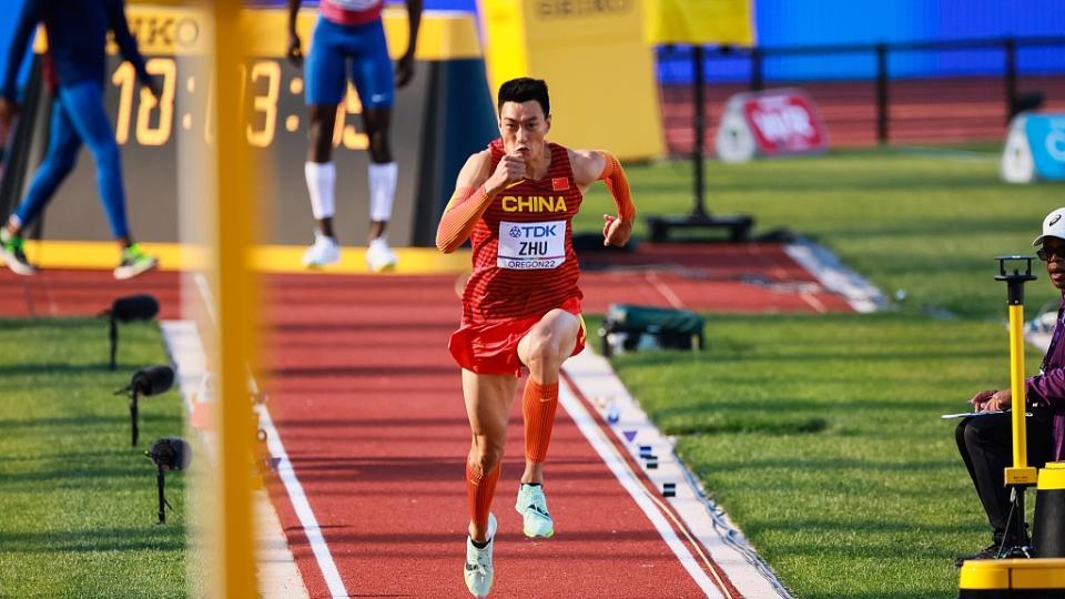 Zhu Yaming logró la medalla de bronce en salto triple en el Campeonato