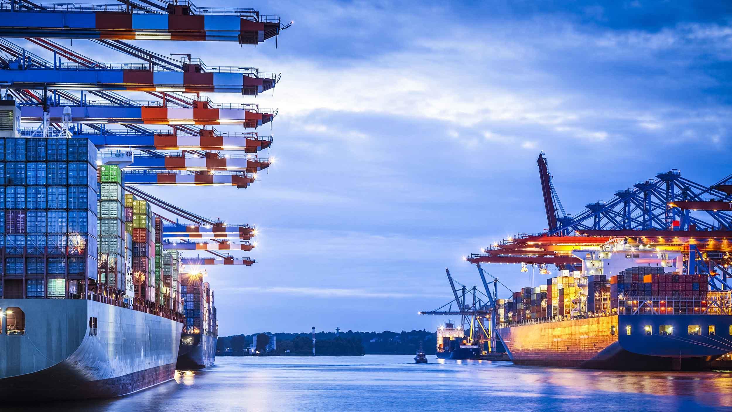 Море импорт. Морская перевозка автомобилей. Грузовой паром. Корабль для перевозки автомобилей. Грузовой корабль.