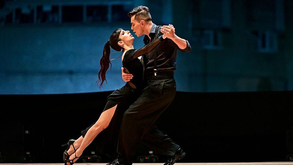 Inútil agradable masculino Jóvenes y adultos amantes del tango participan en el Campeonato de Baile de  la Ciudad de Buenos Aires - CGTN en Español