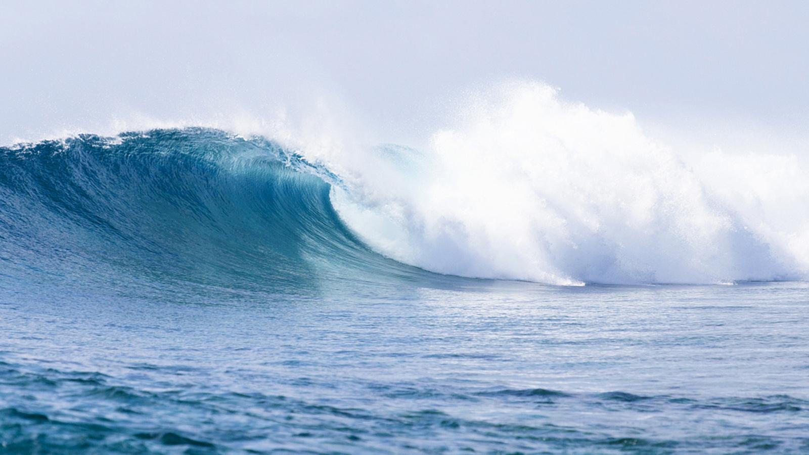 El bodysurfing, una de las formas más antiguas y puras de surfear olas