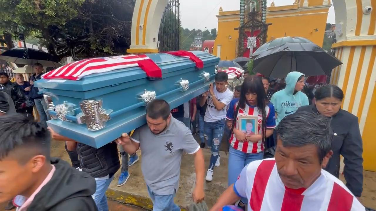 Entierran los restos de los fallecidos en el “tráiler de la muerte” en diferentes estados de Entierran los restos de los fallecidos en el “tráiler de la muerte” en diferentes estados de